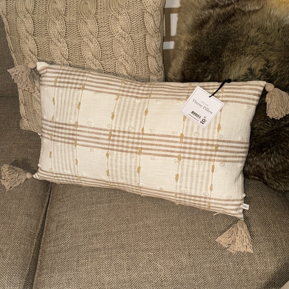 NWT Decorative Throw Pillow 14”x24” (white and tan) Plaid/Stripes Oblong/Tassels